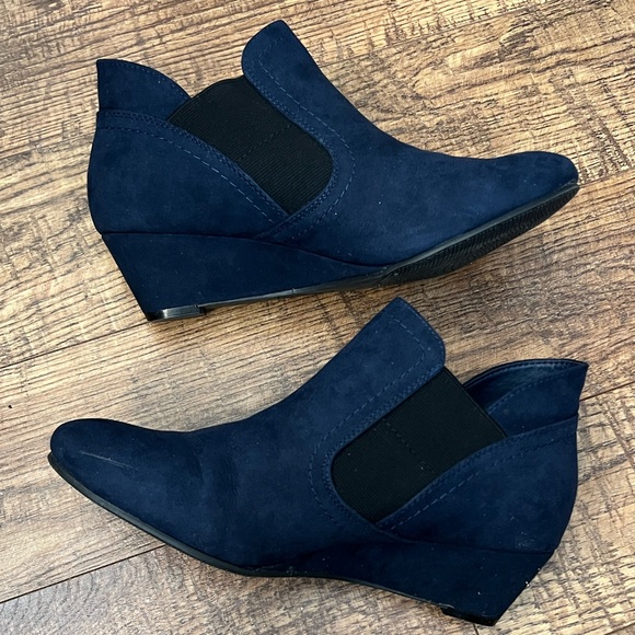croft & barrow Shoes - Croft & Barrow with Ortholite Women’s Navy Wedge Booties